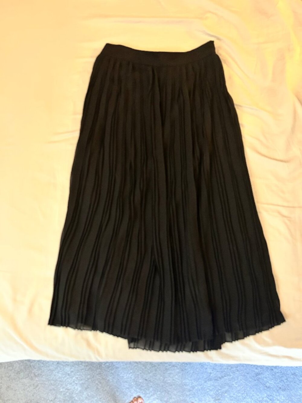 RW&CO black pleated midi skirt size 6
